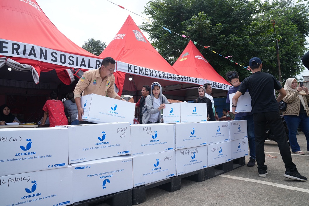 OPPO Berbagi 3.000 Makanan Buka Puasa untuk Korban Banjir Bekasi